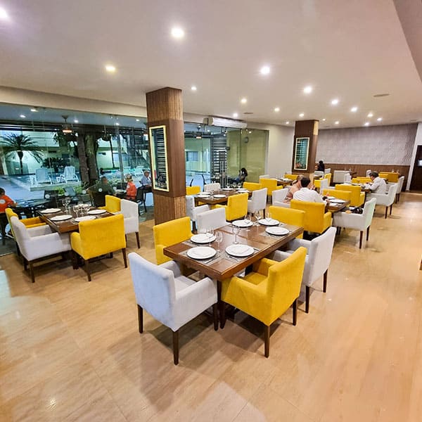 El Hotel Arizona Suites cuenta con 80 hermosas y amplias habitaciones para compartir en familia o viajes de negocios, áreas pensadas para el disfrute y descanso en la ciudad de Cúcuta.