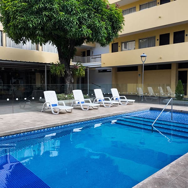 El Hotel Arizona Suites cuenta con 80 hermosas y amplias habitaciones para compartir en familia o viajes de negocios, áreas pensadas para el disfrute y descanso en la ciudad de Cúcuta.