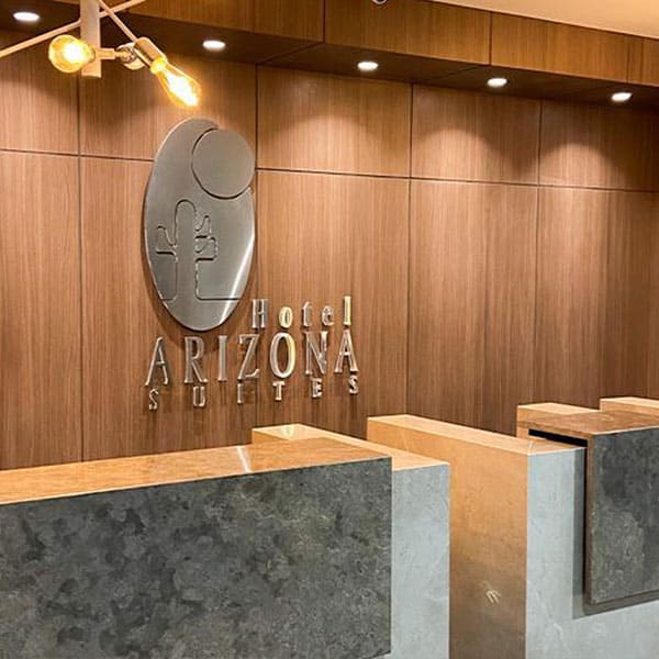 El Hotel Arizona Suites cuenta con 80 hermosas y amplias habitaciones para compartir en familia o viajes de negocios, áreas pensadas para el disfrute y descanso en la ciudad de Cúcuta.