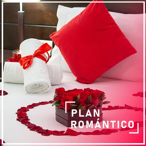 Habitación decorada con pétalos y cóctel de bienvenida en Hotel Arizona Suites Cúcuta